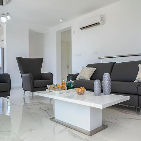 Villa Pleiades Paphos ภายนอก รูปภาพ
