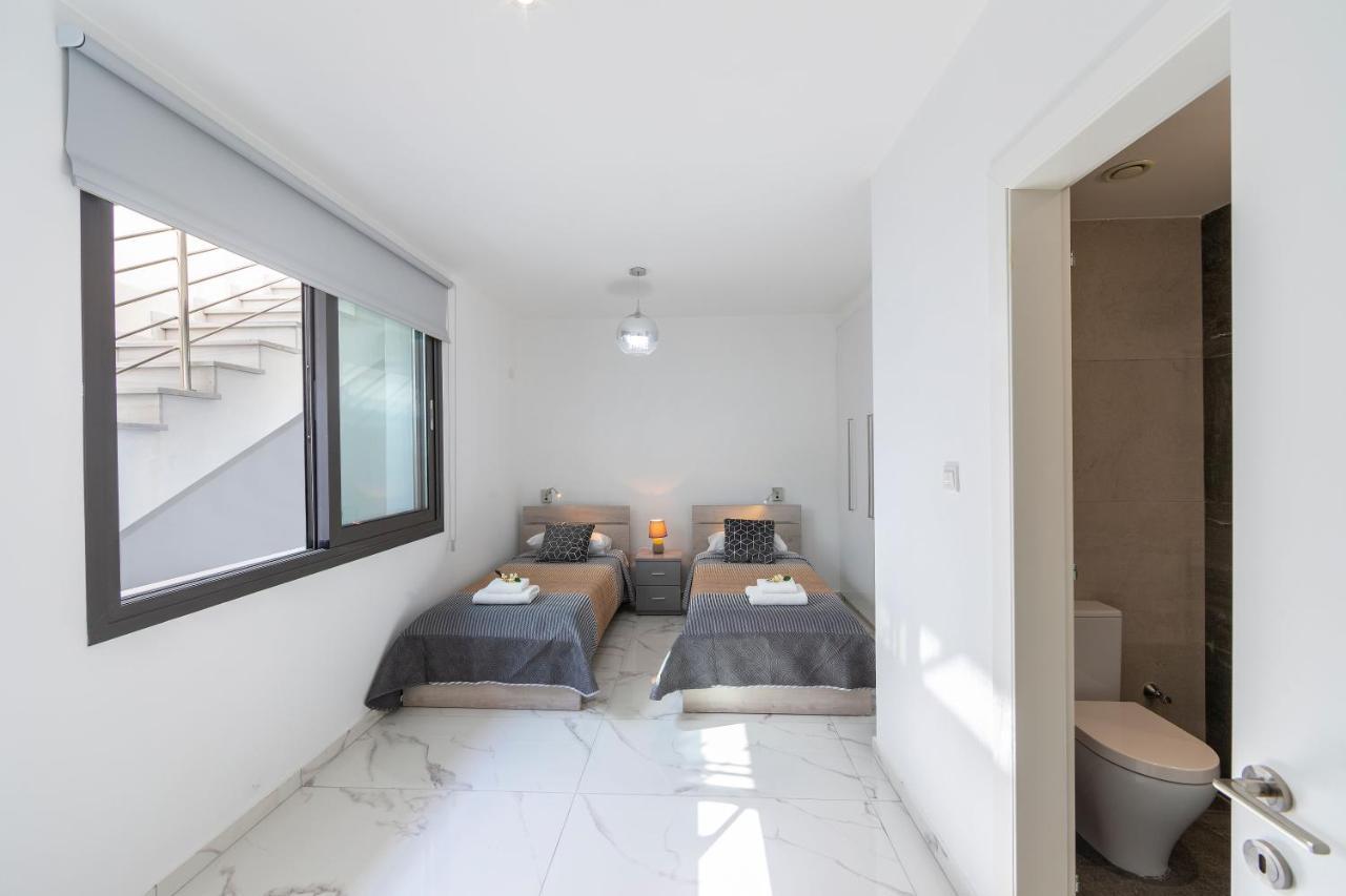Villa Pleiades Paphos ภายนอก รูปภาพ