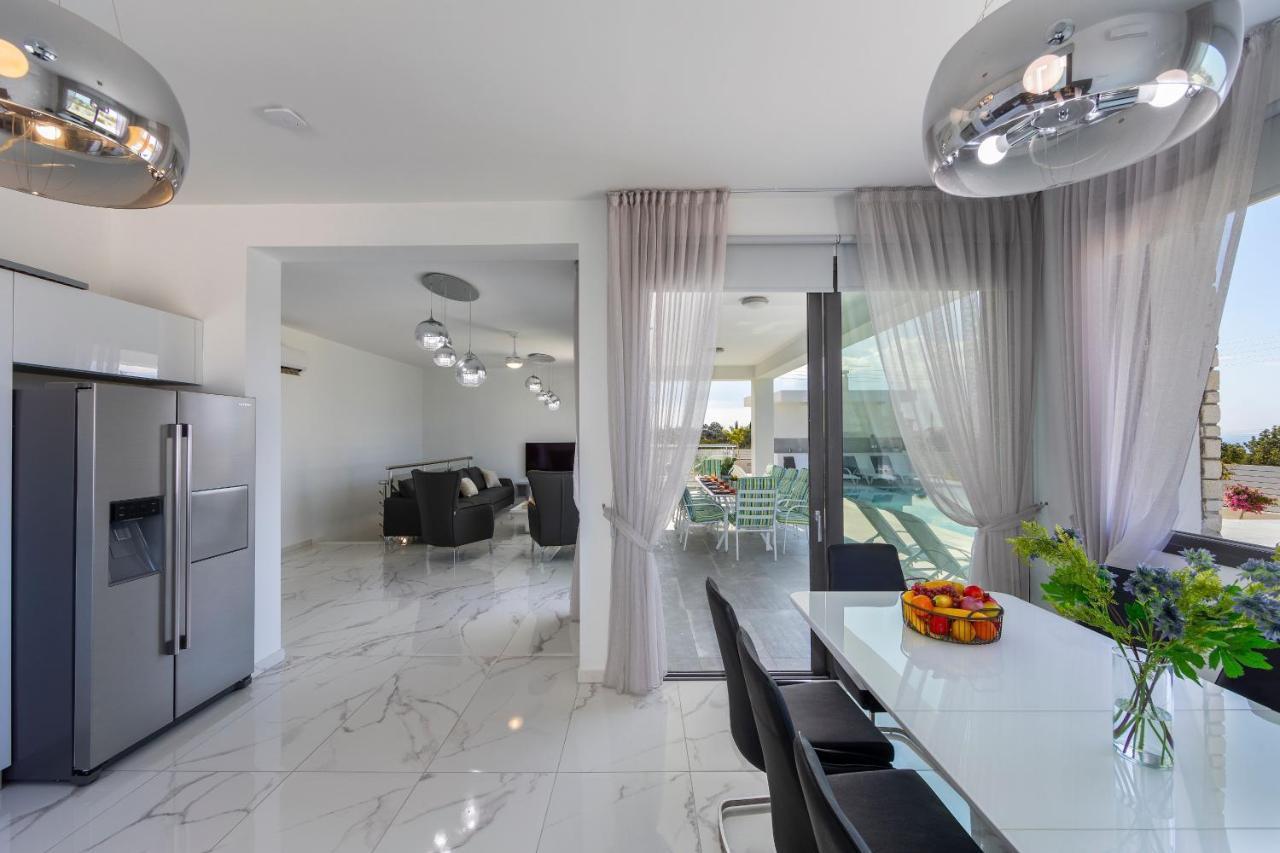 Villa Pleiades Paphos ภายนอก รูปภาพ